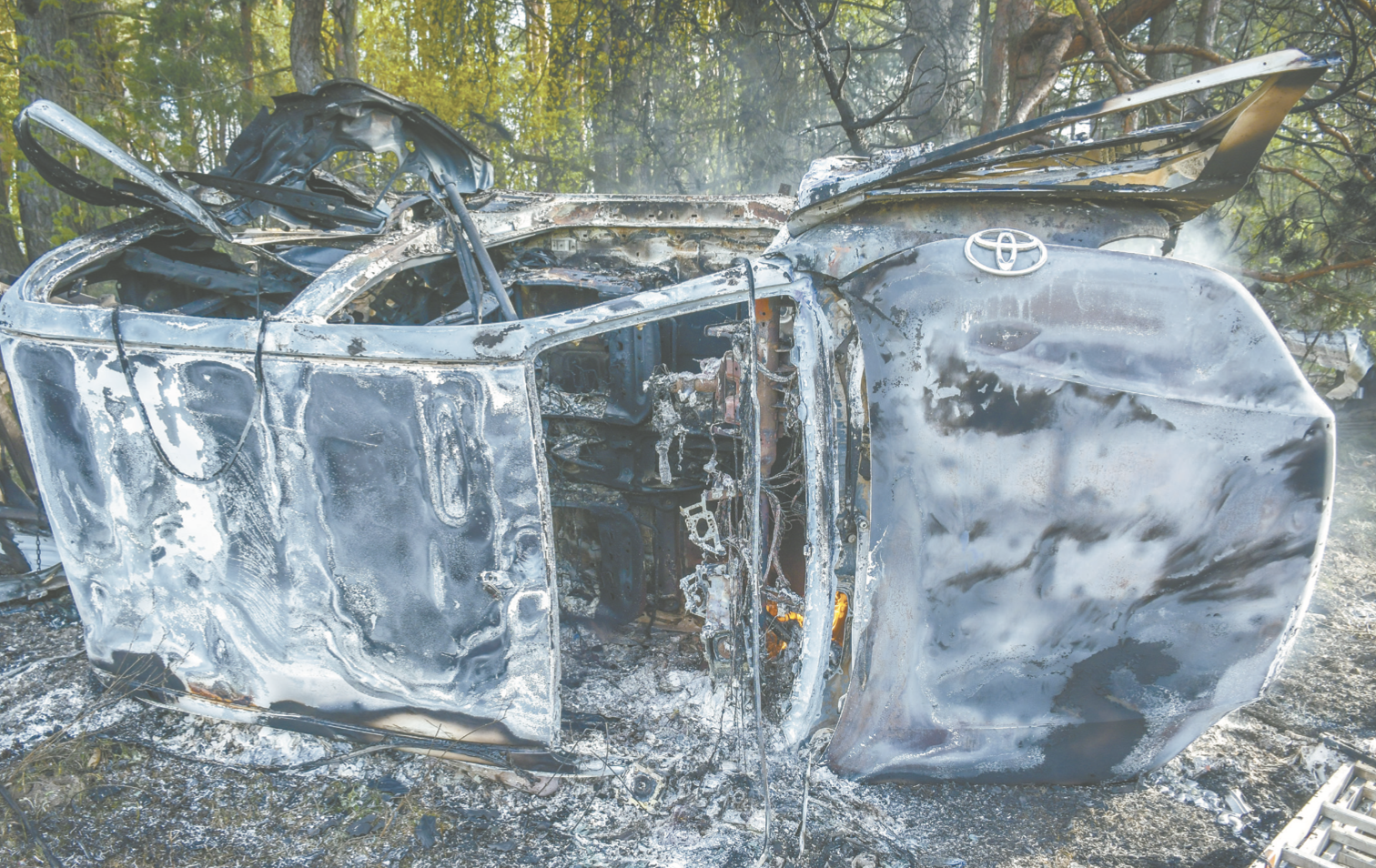  Позашляховик ремонтної бригади "Чернігівобленерго" наїхав на міну