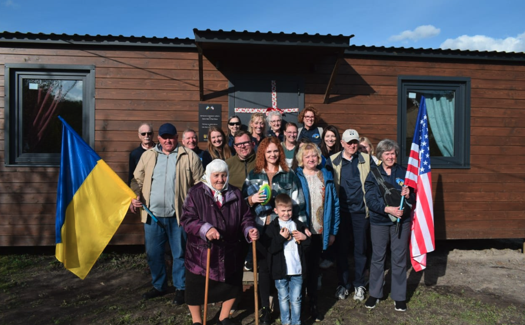 Родина Строгих, яка втратила свою оселю під час активних бойових дій у 2022 році, отримала новий будинок. Новоселівка, 20 квітня 2024 року