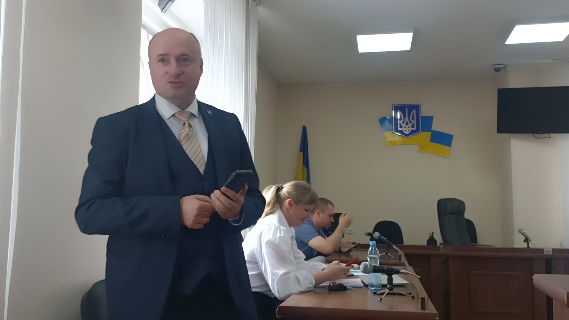 Ростислав Кравець в Деснянському суді Чернігова. де представляє інтреси медика-дизертира