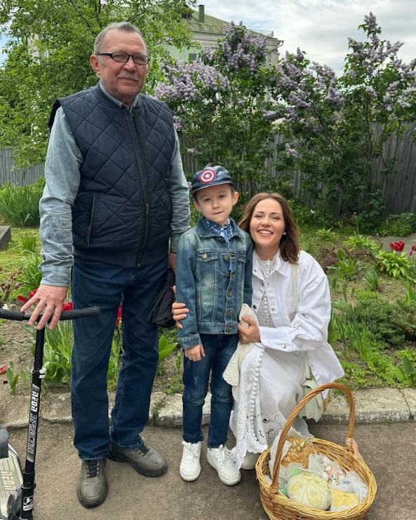 Наталка Денисенко з сином і татом