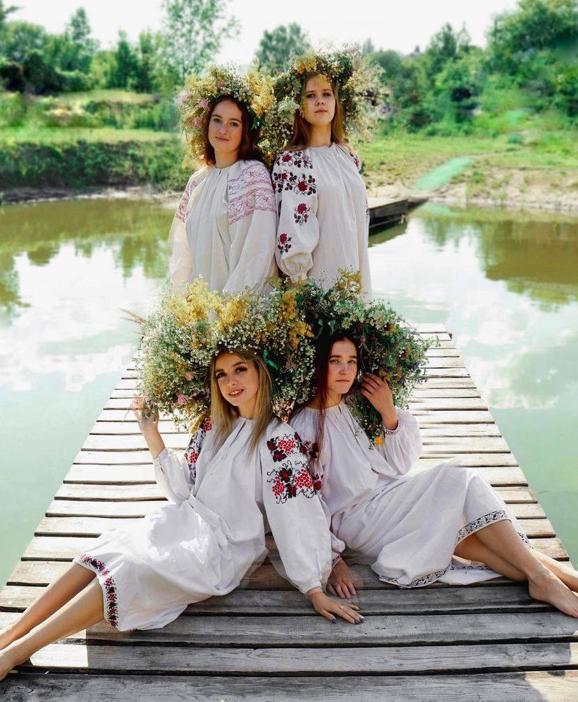 Чернігівка колекціонує і носить національні вбрання. Каже: щоб популяризувати культуру 