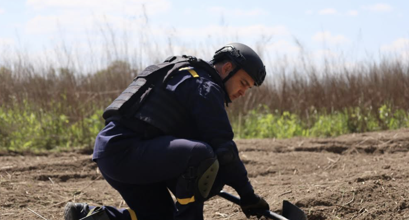 Виїзди на пожежі, розмінування та порятунок тварини: ДСНСники показали як працювали протягом тижня