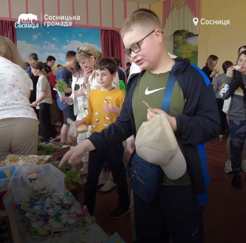 Гроші для ЗСУ збирали на ярмарку у навчально-реабілітаційному центрі Чернігівщини 