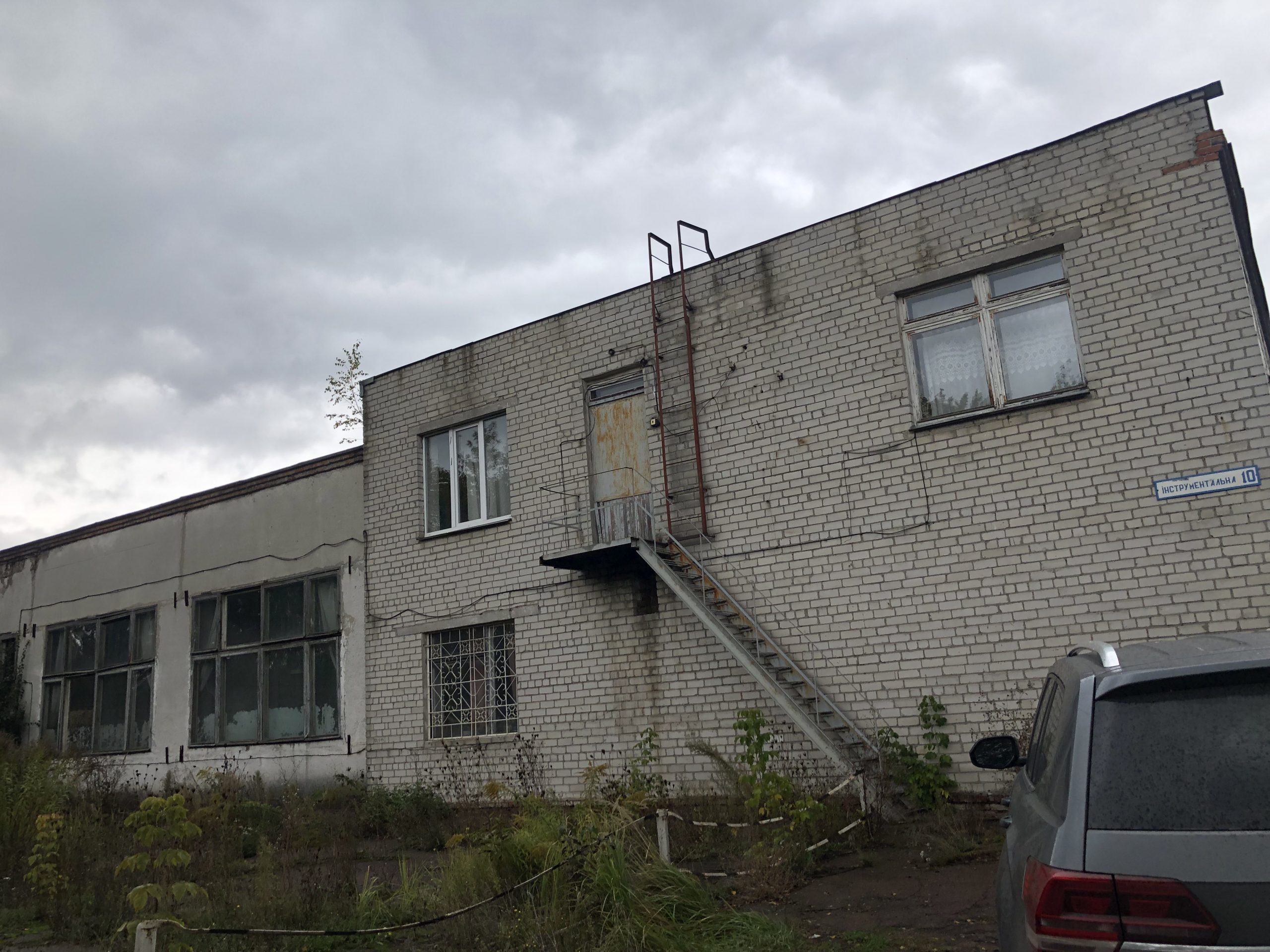 За комплекс на Інструментальній просять понад 3 мільйони гривень