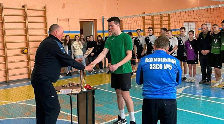 Учениця викраденого рашистами Анатолія Сірого зі Сновщини мріє про волейбольний турнір на його честь