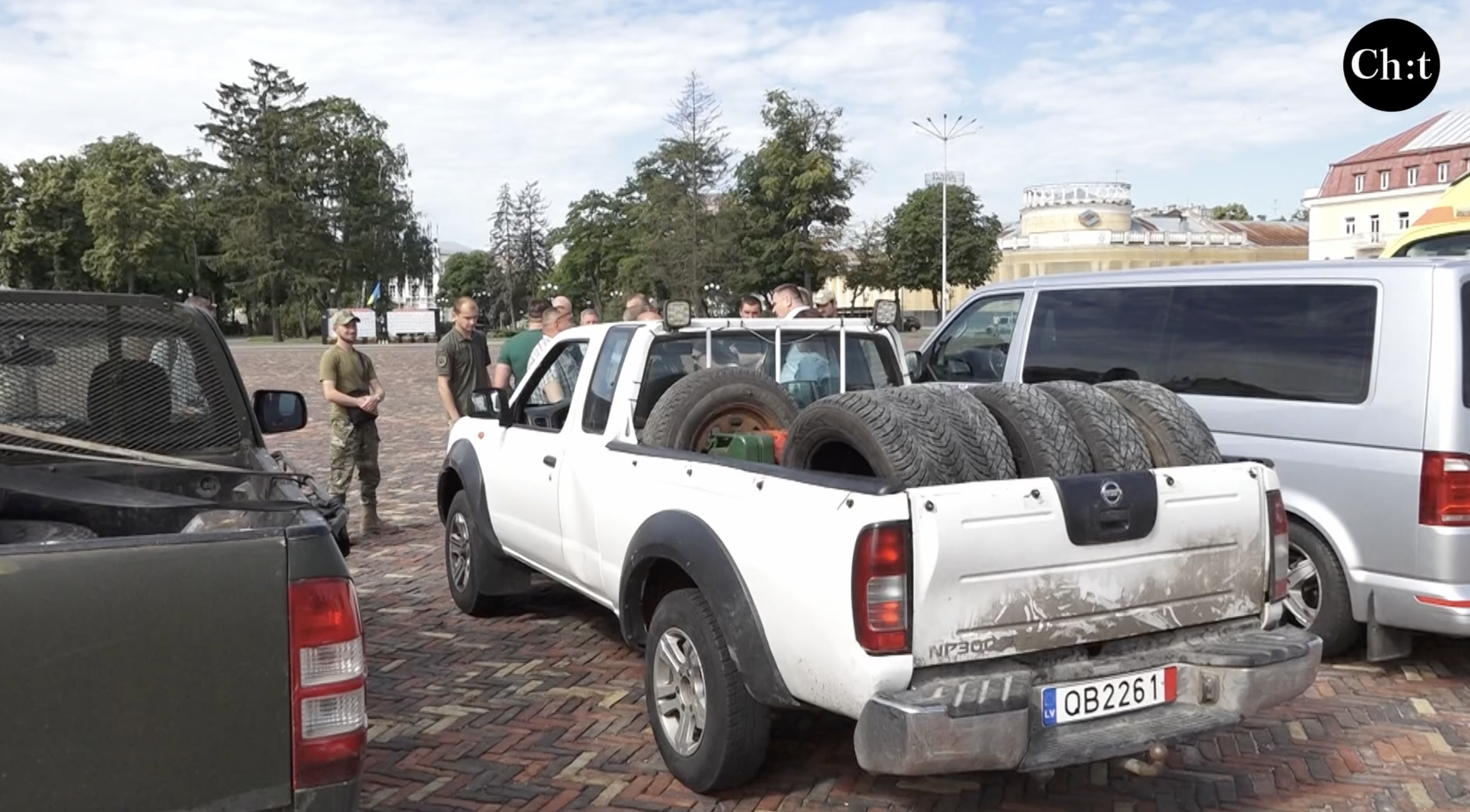 Справжні друзі: латвійці привезли і передали в Чернігові понад 20 авто для ЗСУ