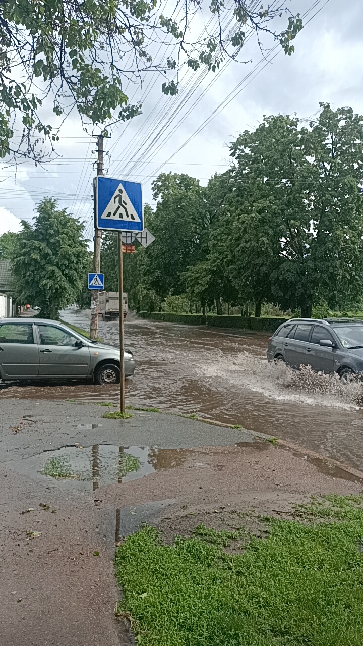 Чернігів перетворився на Венецію після зливи 