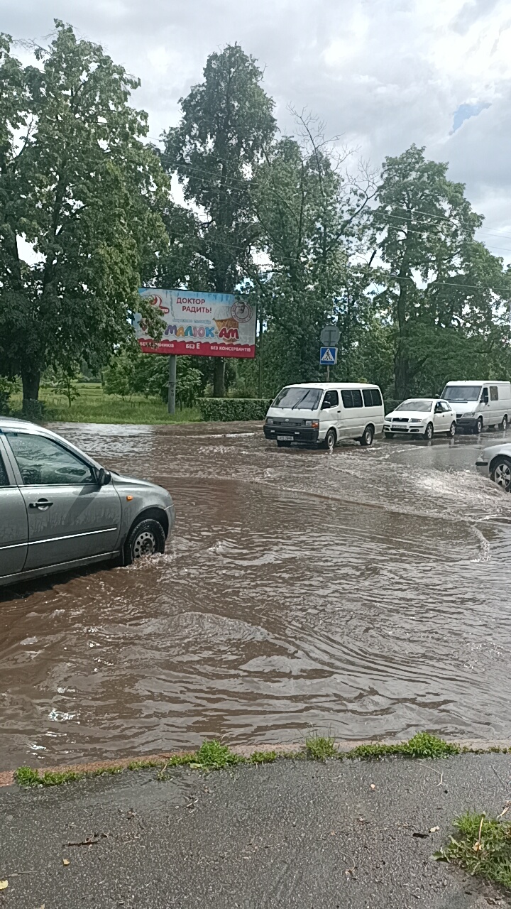 Чернігів перетворився на Венецію після зливи 