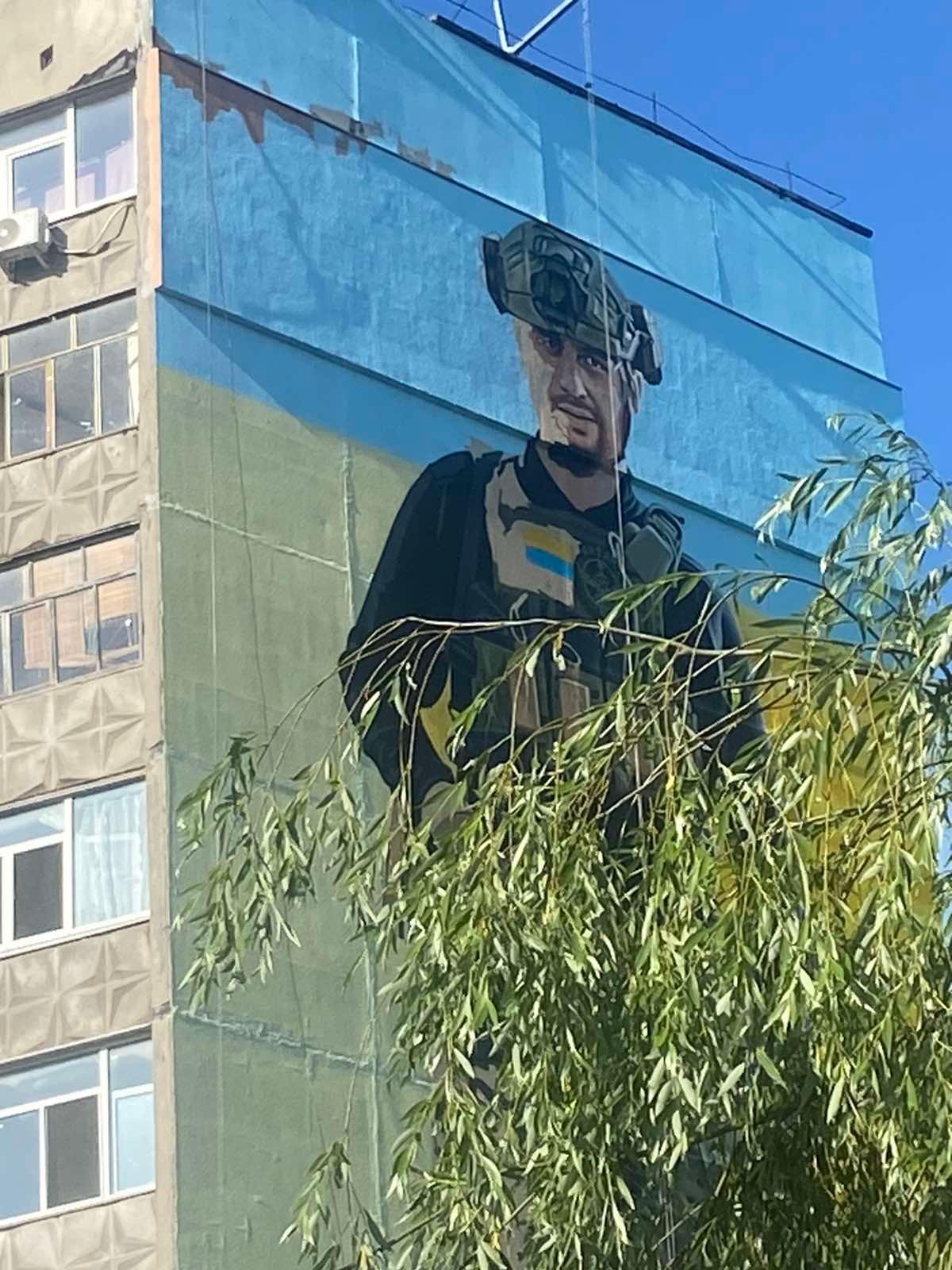 У Ніжині зʼявиться мурал заввишки з девʼятиповерхівку - як вшанування захисника Віталія Нещерета