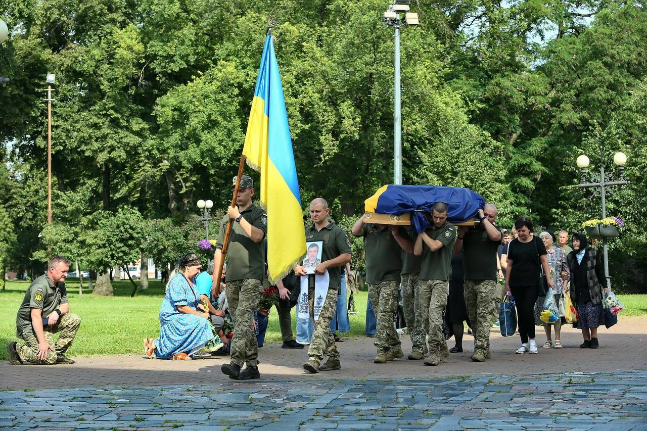 Рахувався зниклим безвісти більше 2 років: у Чернігові поховали бійця
