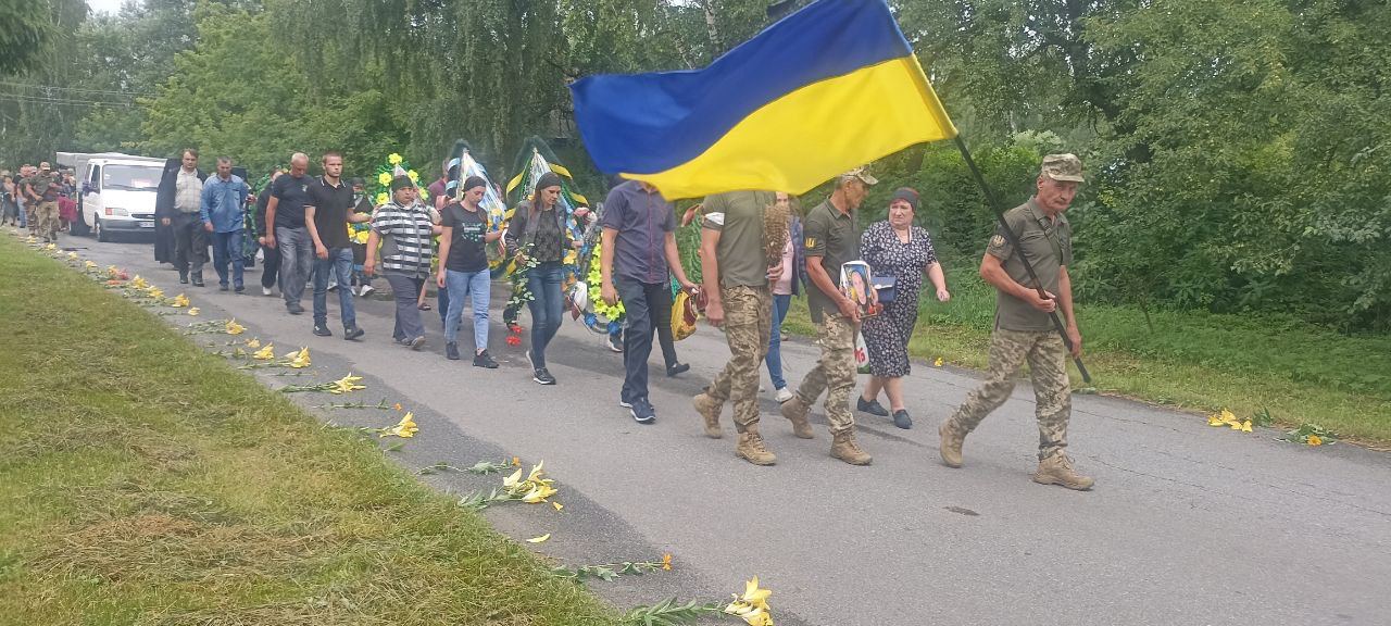 Були разом на бойовому завданні: у громаді на Чернігівщині поховали двох бійців