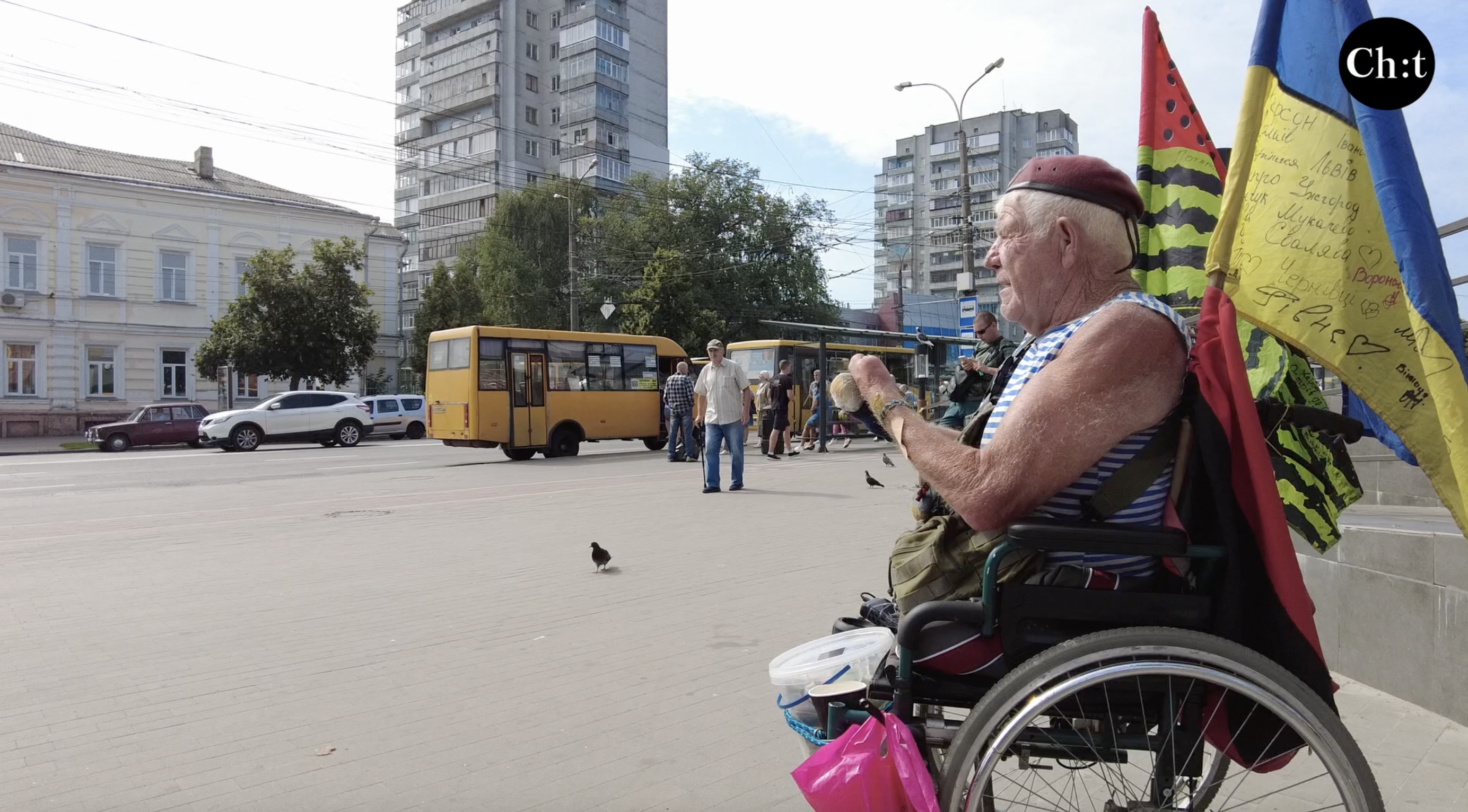 Відомий волонтер з Херсону дядя Гриша 