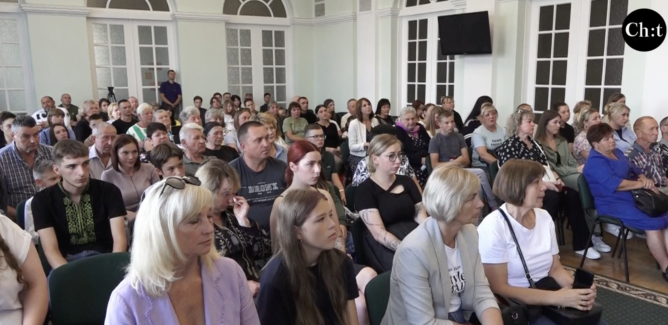 Представники ЗСУ, військової адміністрації та військовий капелан передали днями нагороди родинам майже півсотні полеглих героїв Чернігівщини. 14 серпня 2024 року