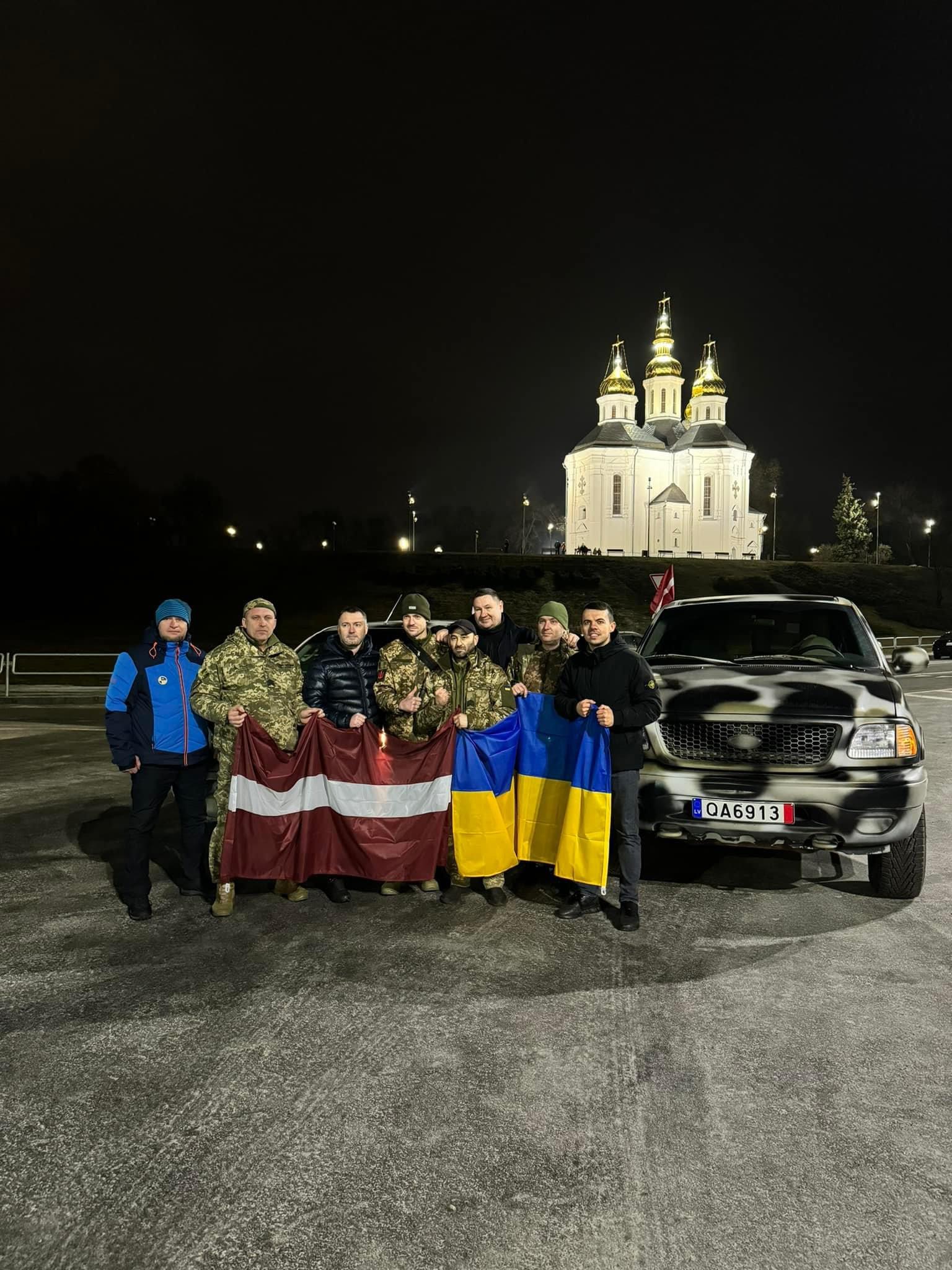 Блауш та Хелманіс з українськими військовими 