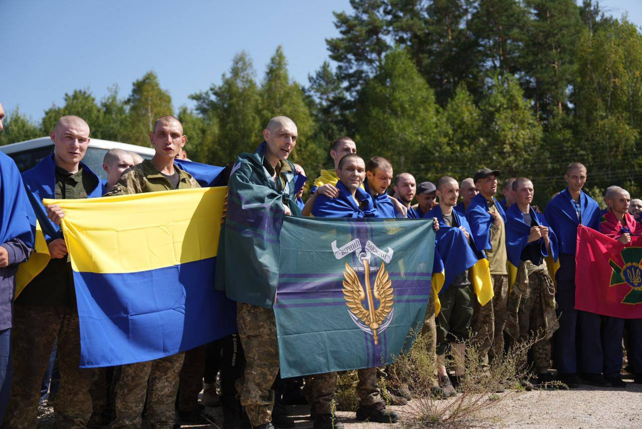 На кордоні з Чернігівщиною Україна та рф здійснили обмін військовополоненими