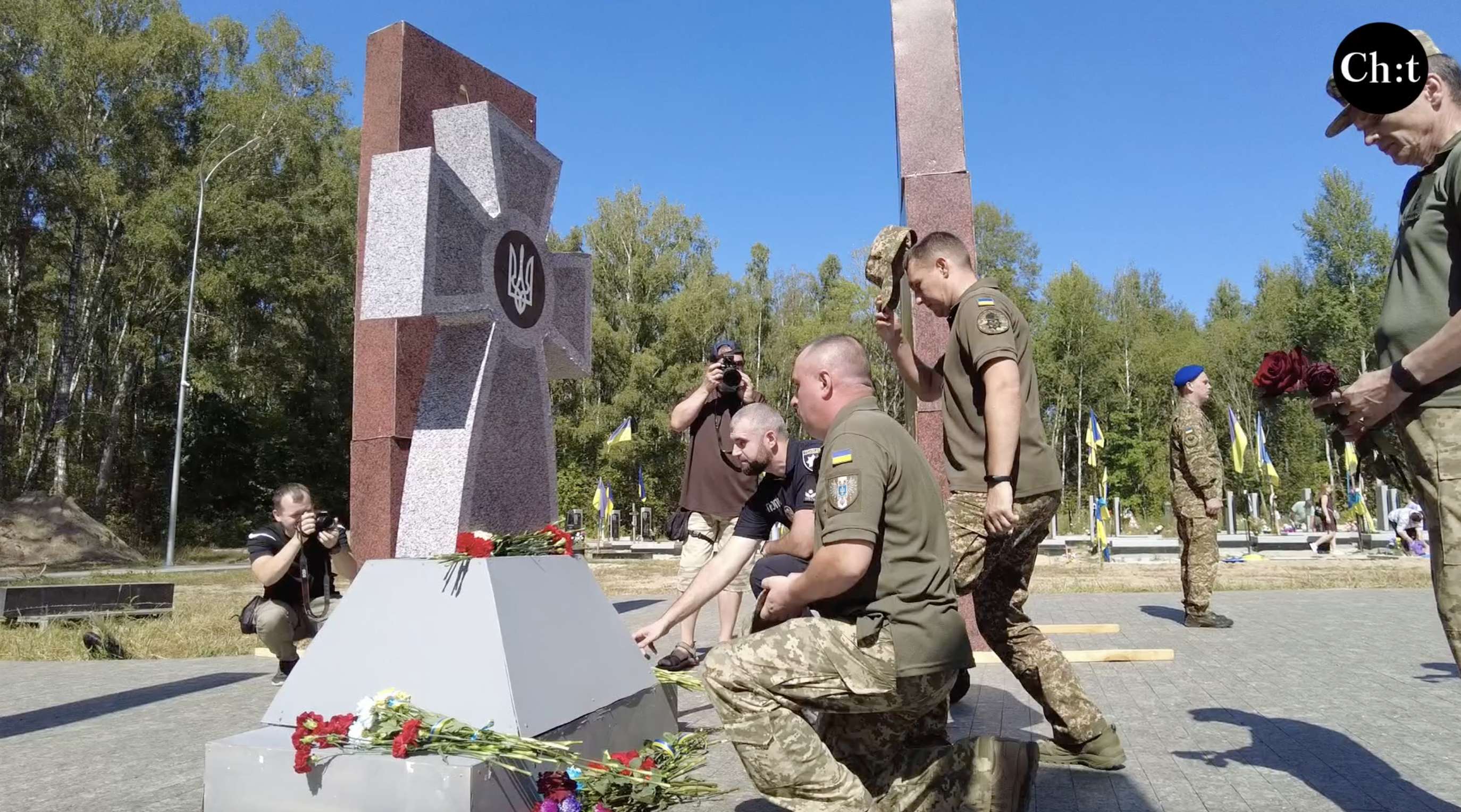 У Чернігові на кладовищах вшанували загиблих Героїв. 29 серпня 2024 року