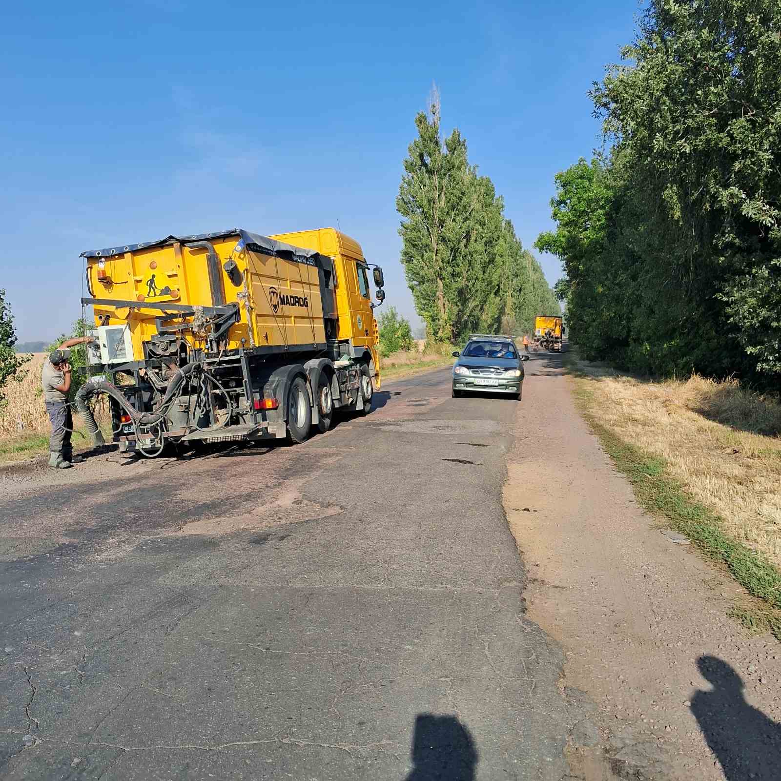 На Прилуччині аграрії ремонтують дорогу державного значення