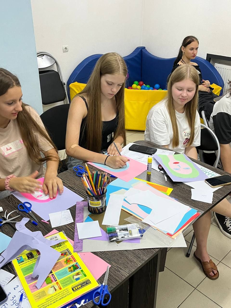 У Чернігові проводять курс для дівчат-підлітків: про самооцінку та репродуктивне здоров’я