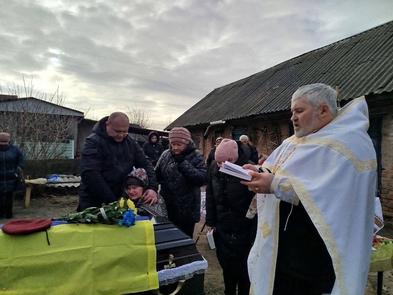 У громаді попрощалися із добровольцем-десантником з Чернігівщини 