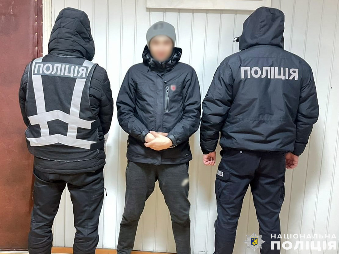 На Чернігівщині відбулись масові затримання торговців зброєю - задіяні спецпризначенці, вибухотехніки та собаки