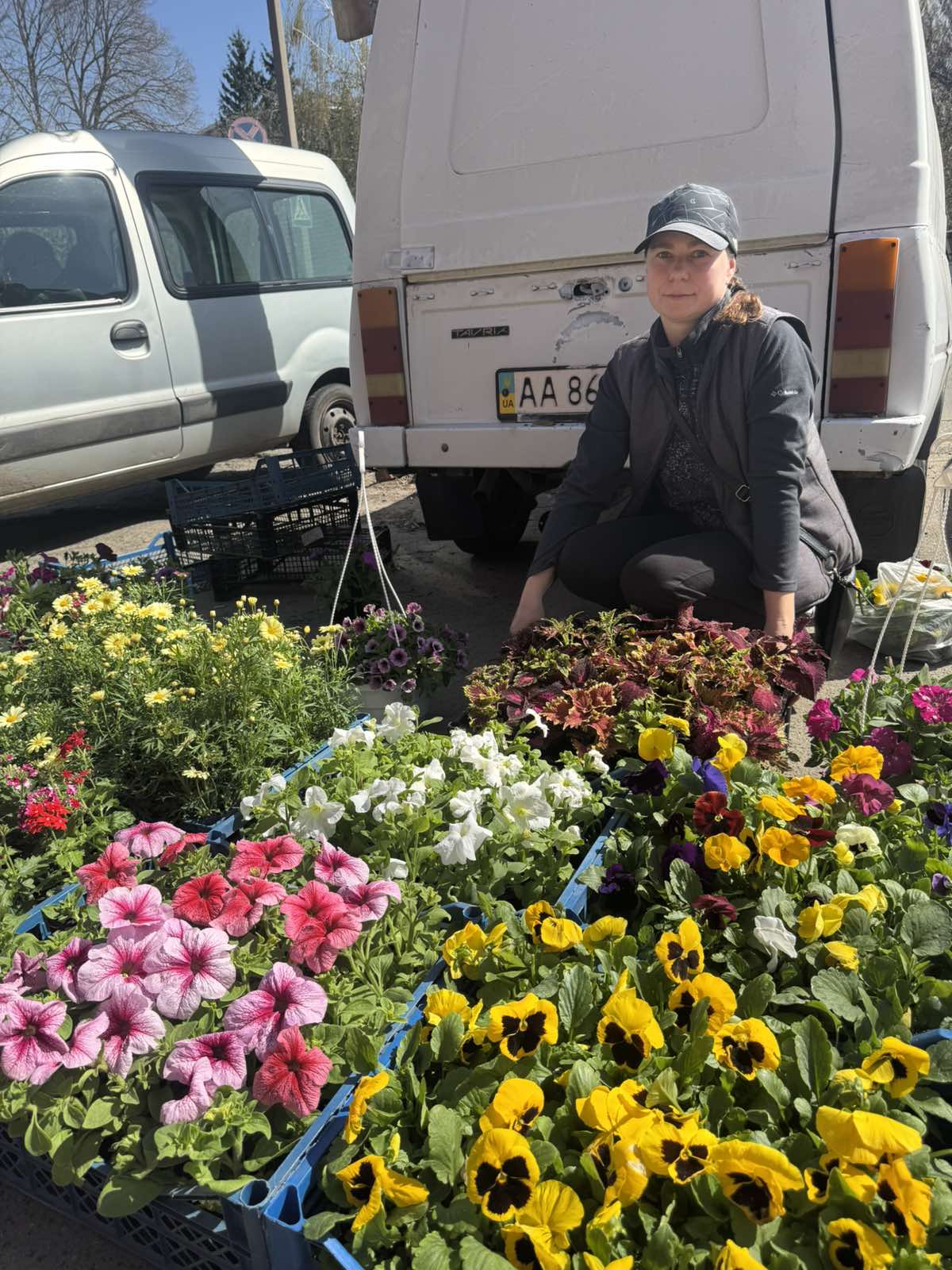 Марина Гаммер продає квіти, які виростила в своїх теплицях
