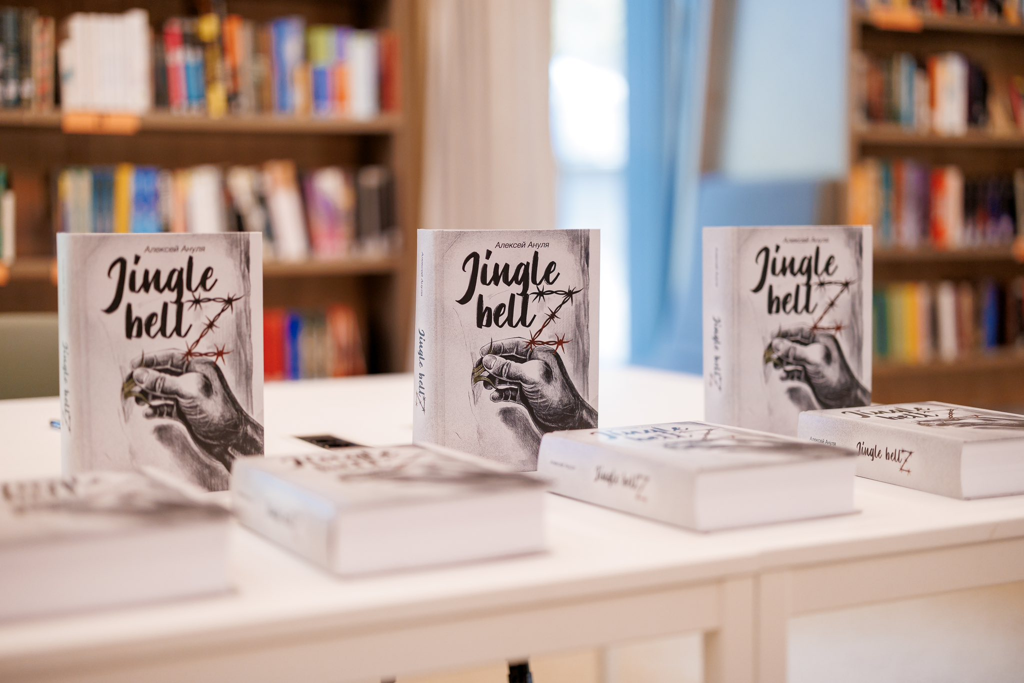 Чернігівський воїн, який пережив тортури в рф, випустив книгу в Латвії