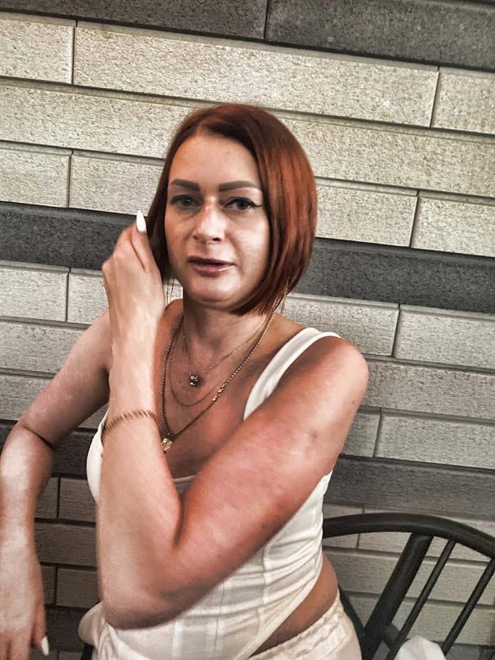 Жінку, яка висміювала загиблих воїнів, похованих на кладовищі Яцево, відпустили під домашній арешт
