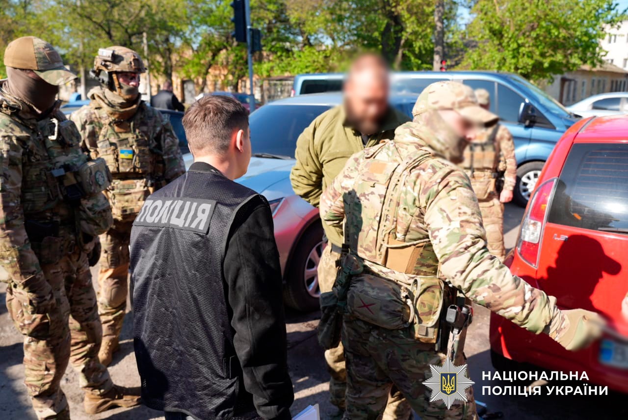Майже наркокартель: правоохоронці викрили злочинну мережу, що охоплювала півкраїни