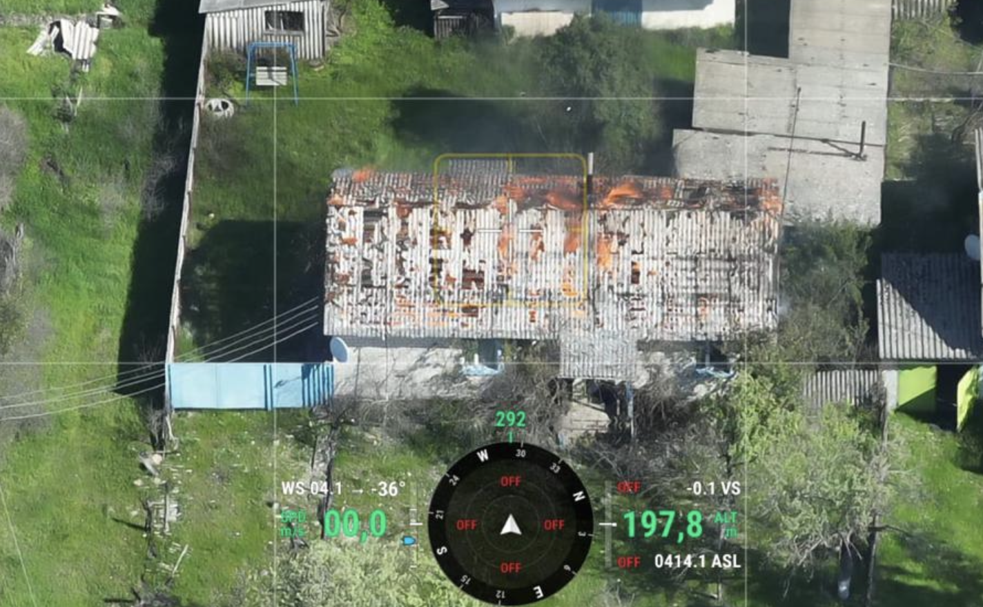 У селі Семенівської громади FPV-дрон влучив у нежилу будівлю, яка потім згоріла. 21 травня 2025 року