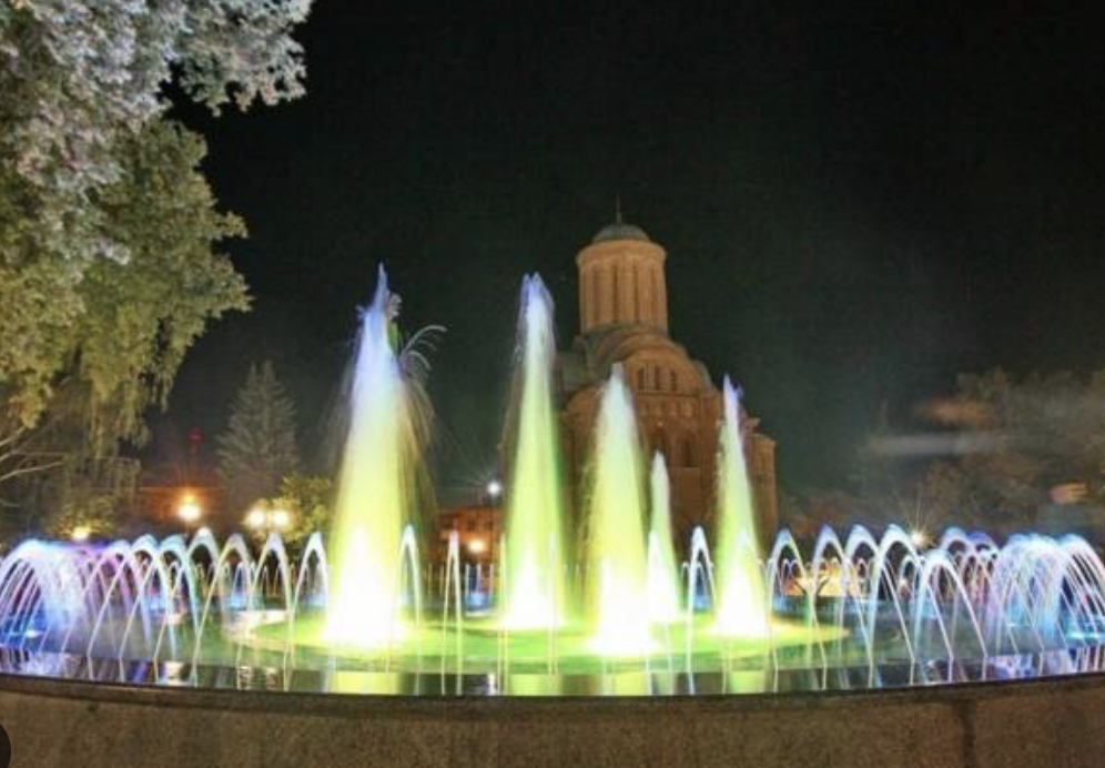 Фонтан у Чернігові біля Пʼятницької церкви