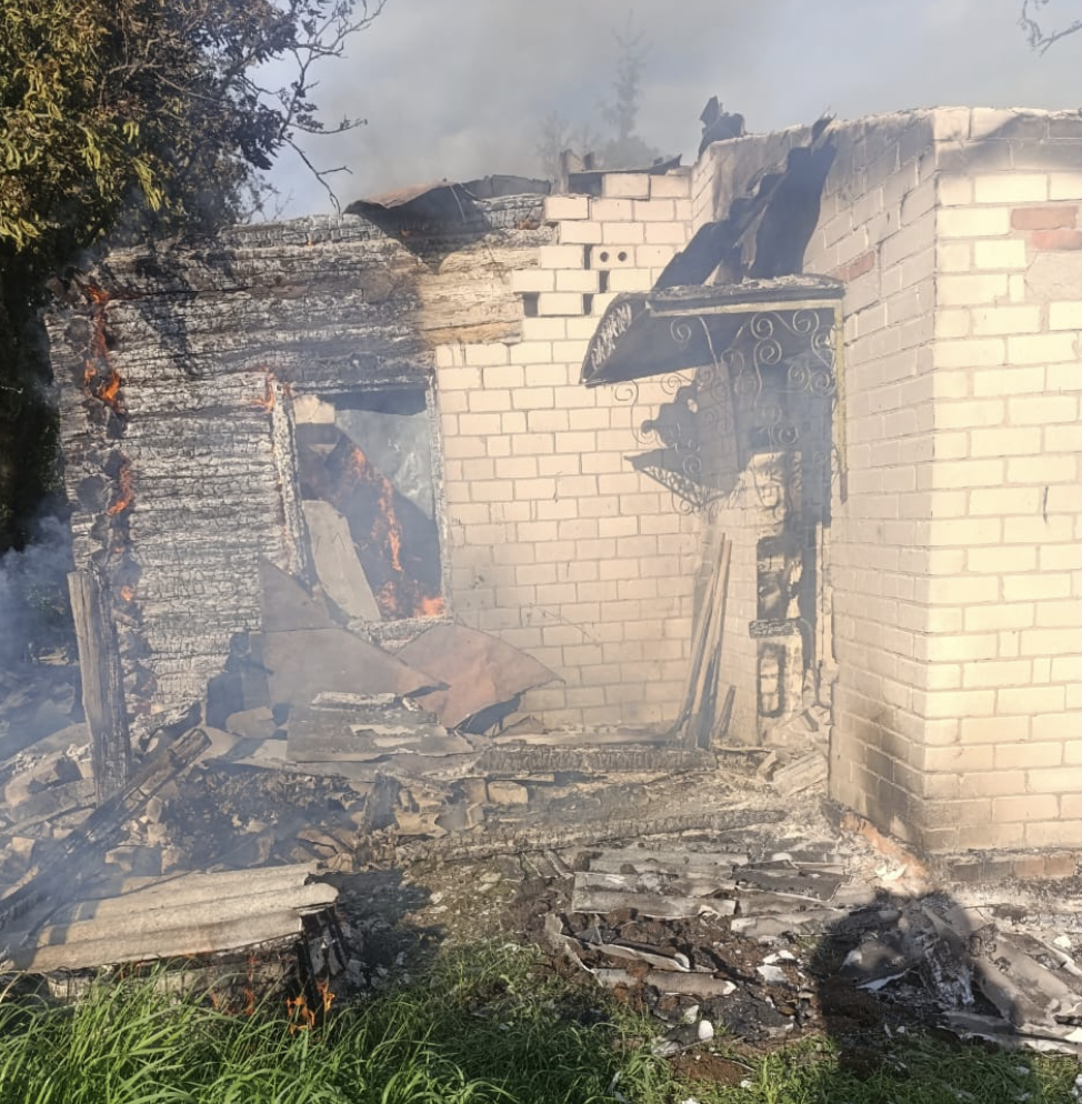 Пожежі у селі Сновської громади після влучання безпілотника