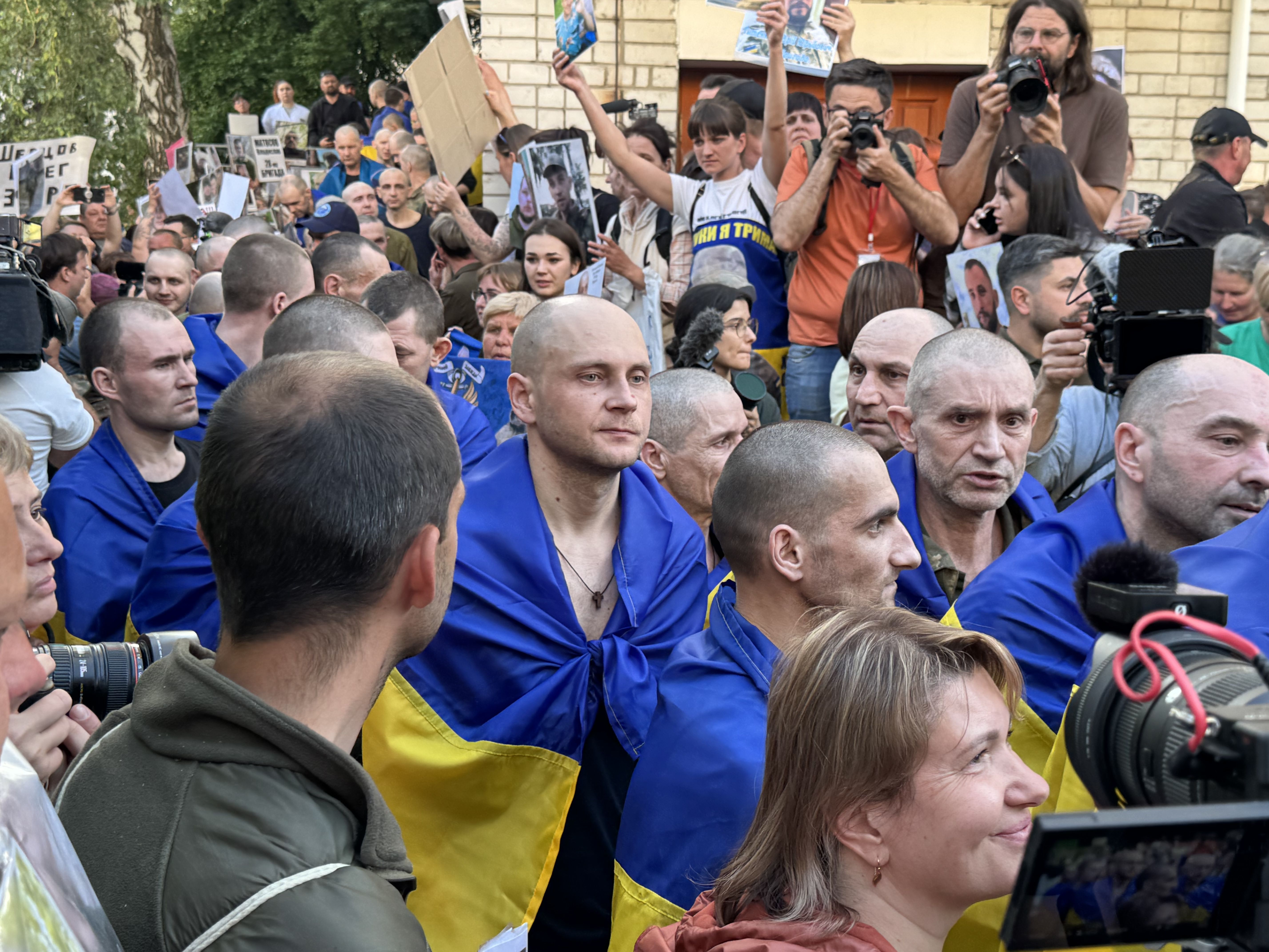 Журналісти три дні були свідками обміну 1000 на 1000: як це було