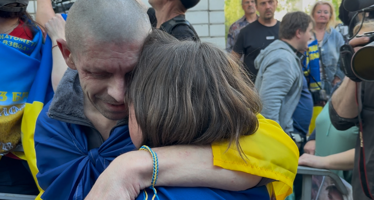 Олександр Негір з Кролевеччини, Сумська область. Фото та відео зустрічі Олександра з рідними облетіли весь світ