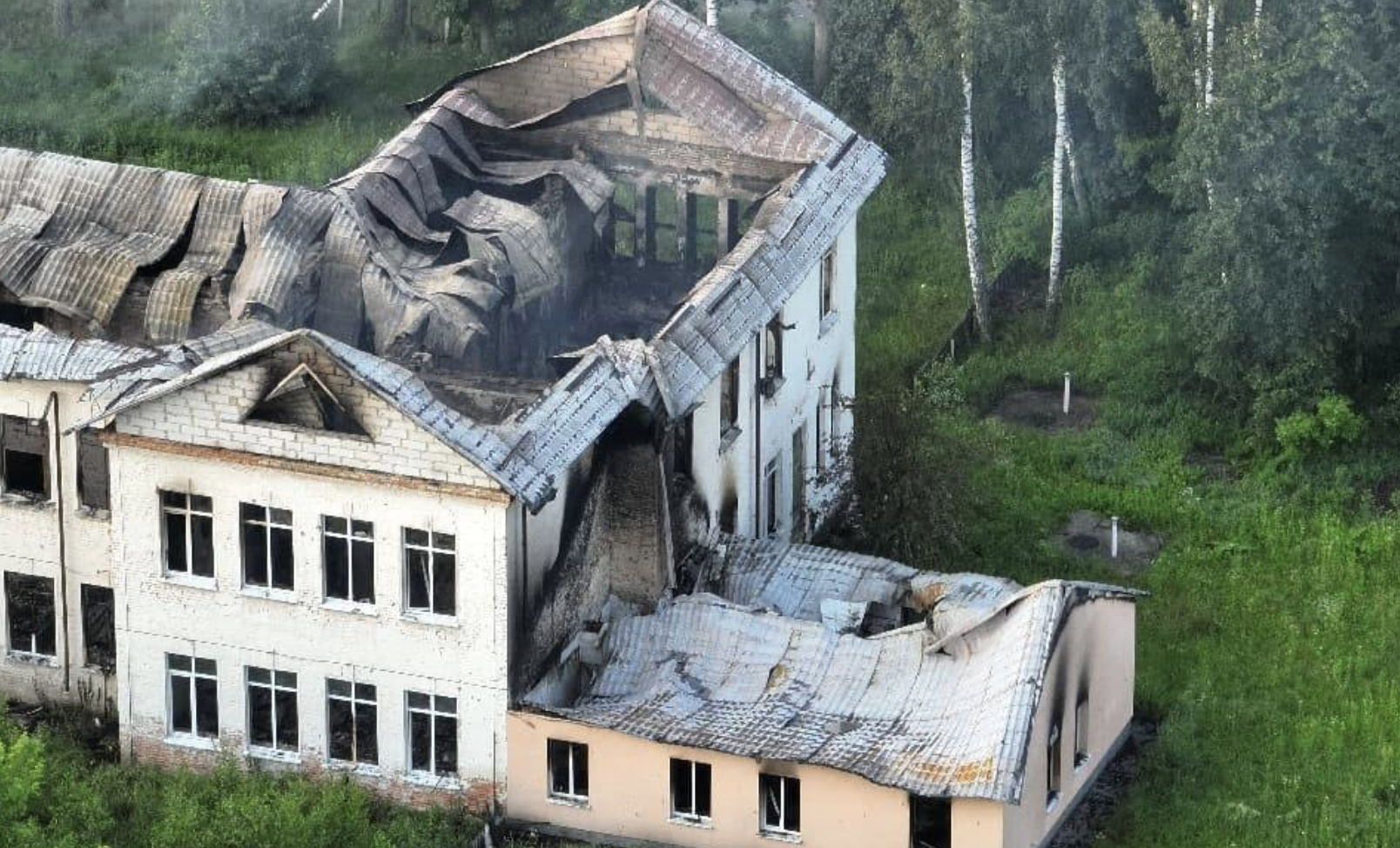 Горить школа у Новгород-Сіверській громаді. Червень 2025 року