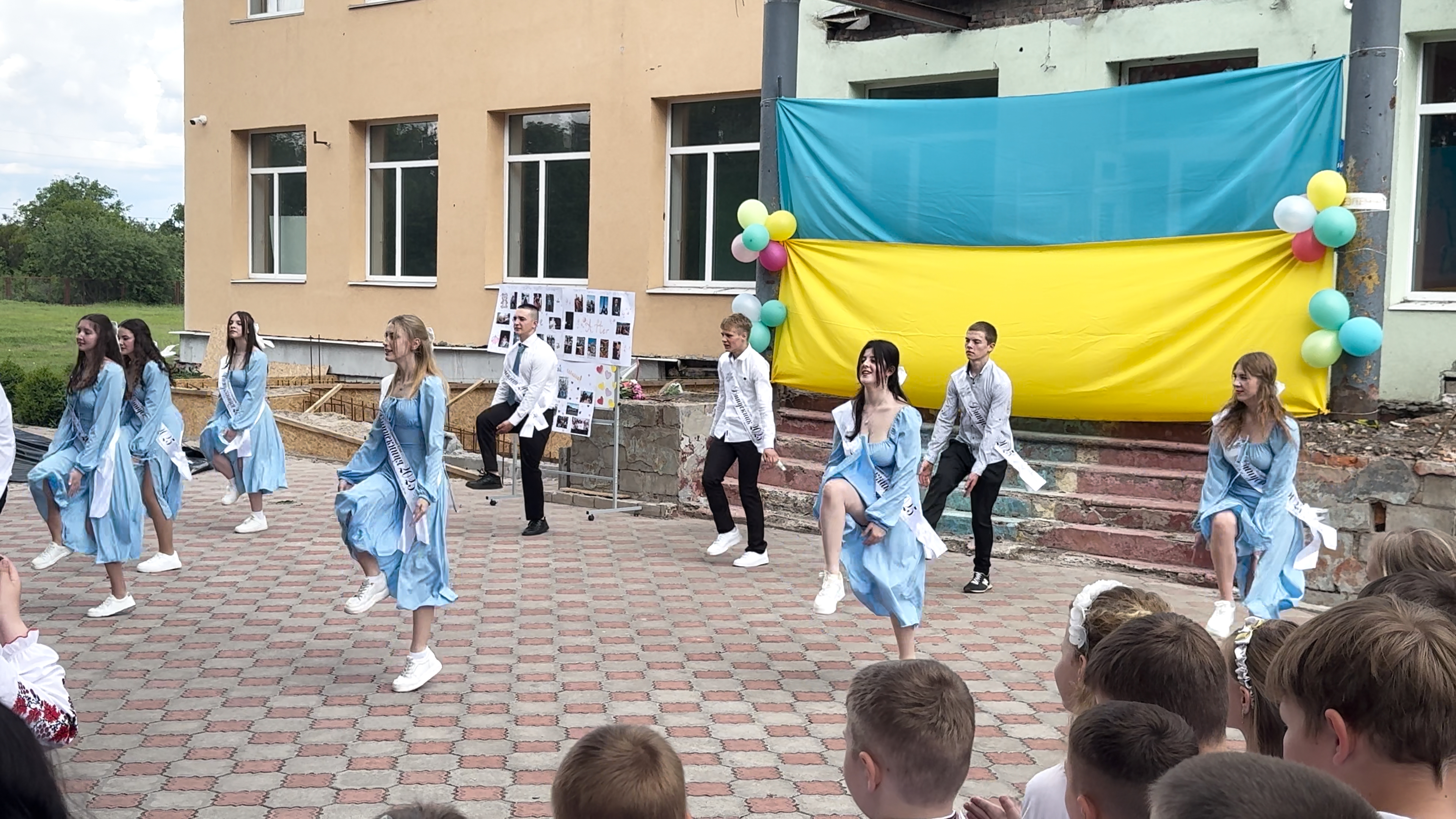 Випускники в Новому Бикові