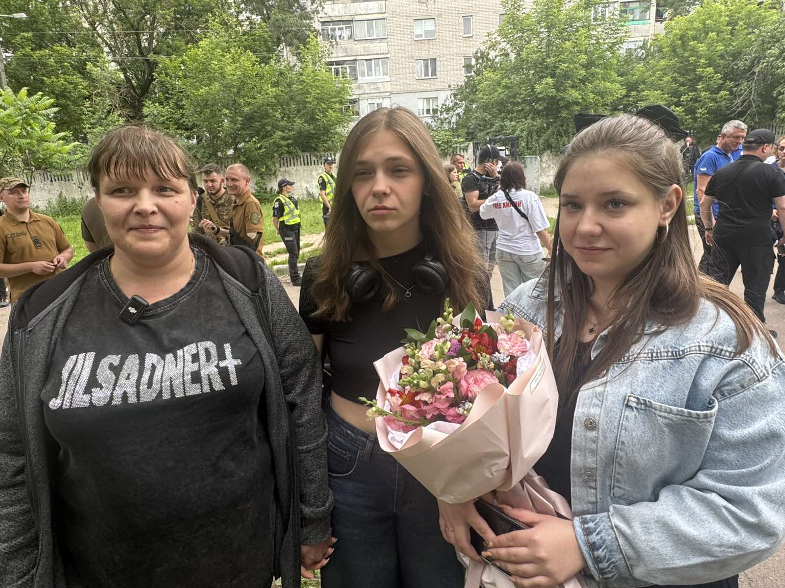 Зліва направо: дружина Олена, доньки Аня та Юля
