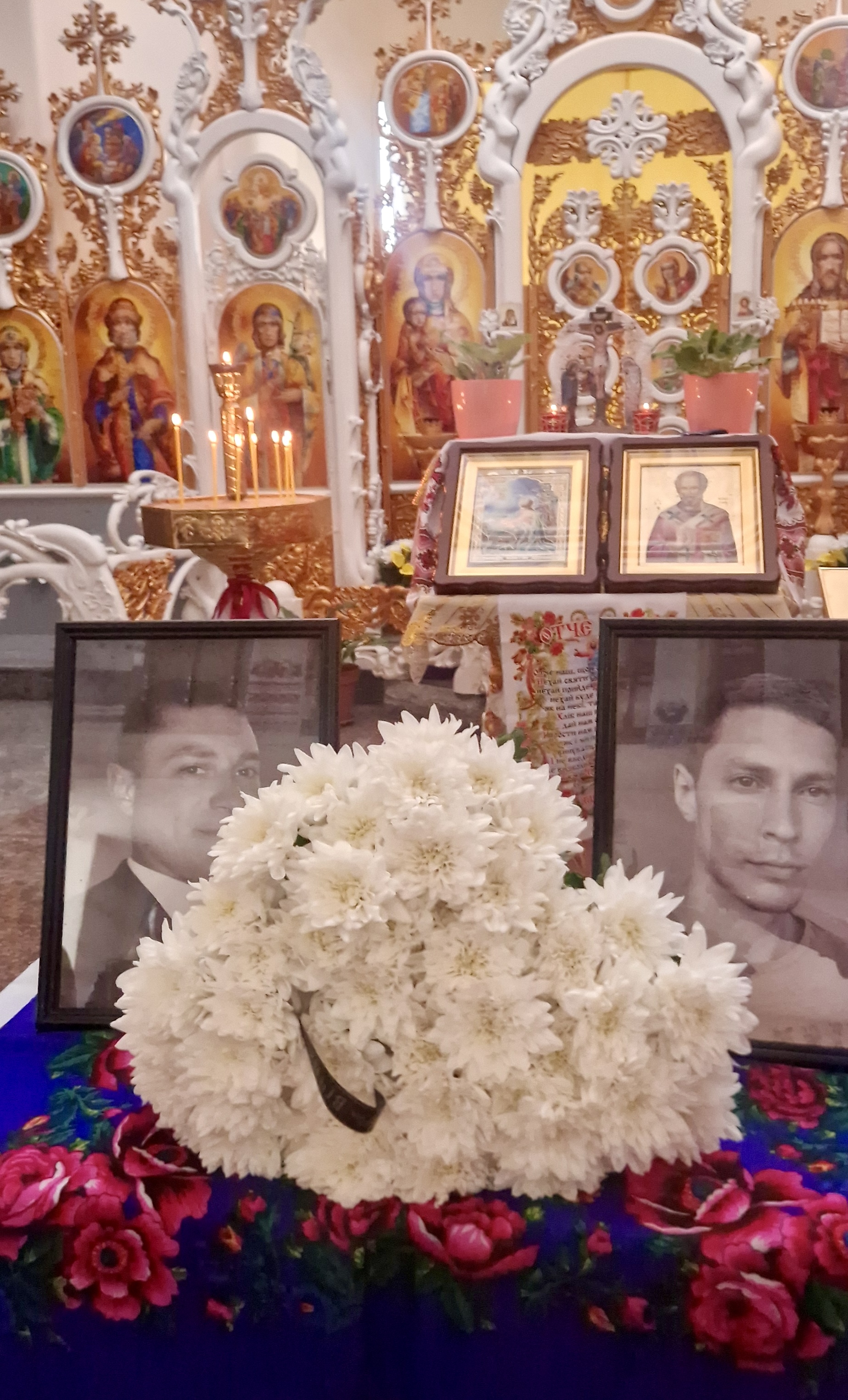 На Ічнянщині попрощалися з рідними братами Артемом та Максимом Твердохлібами