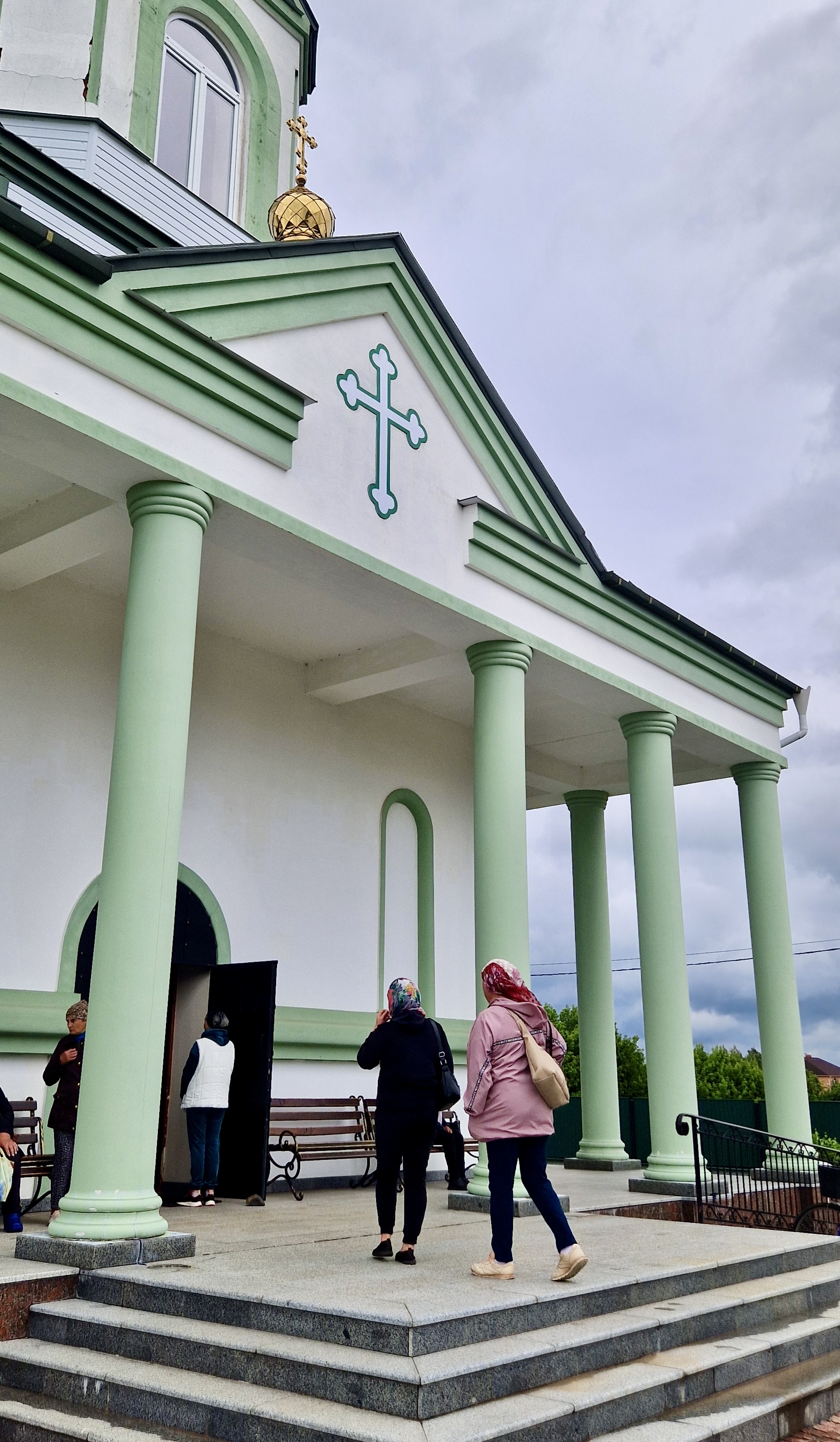 сходяться до церкви