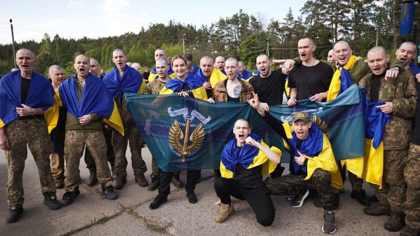 У Бахмачі показали, як зустріли звільненого з полону захисника