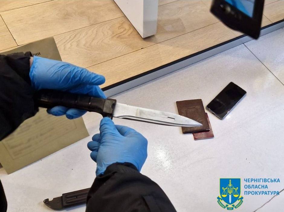 Чернігівця, який порізав двох жінок ножем, госпіталізують до психлікарні