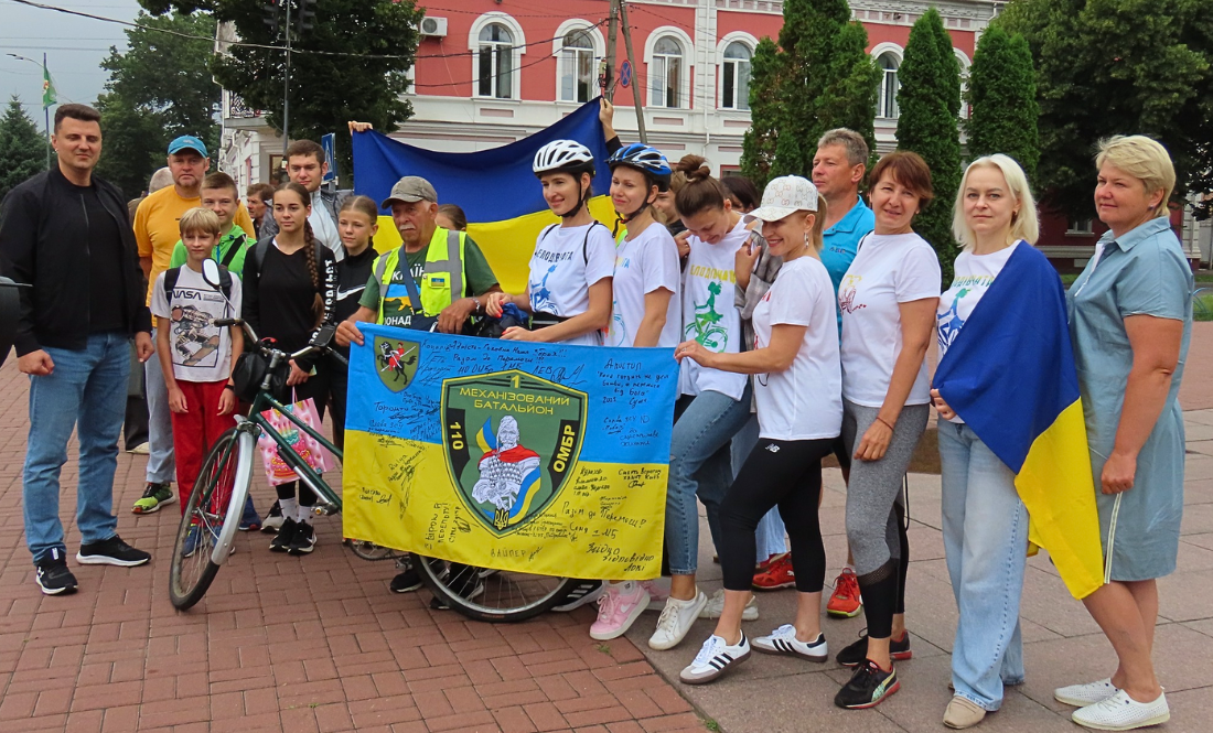 65-річний веломарафонець із Полтавщини збирав донати у Прилуках