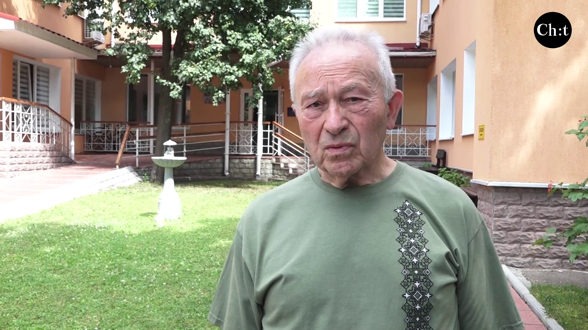 Василь Пасічник, керівник центру 
