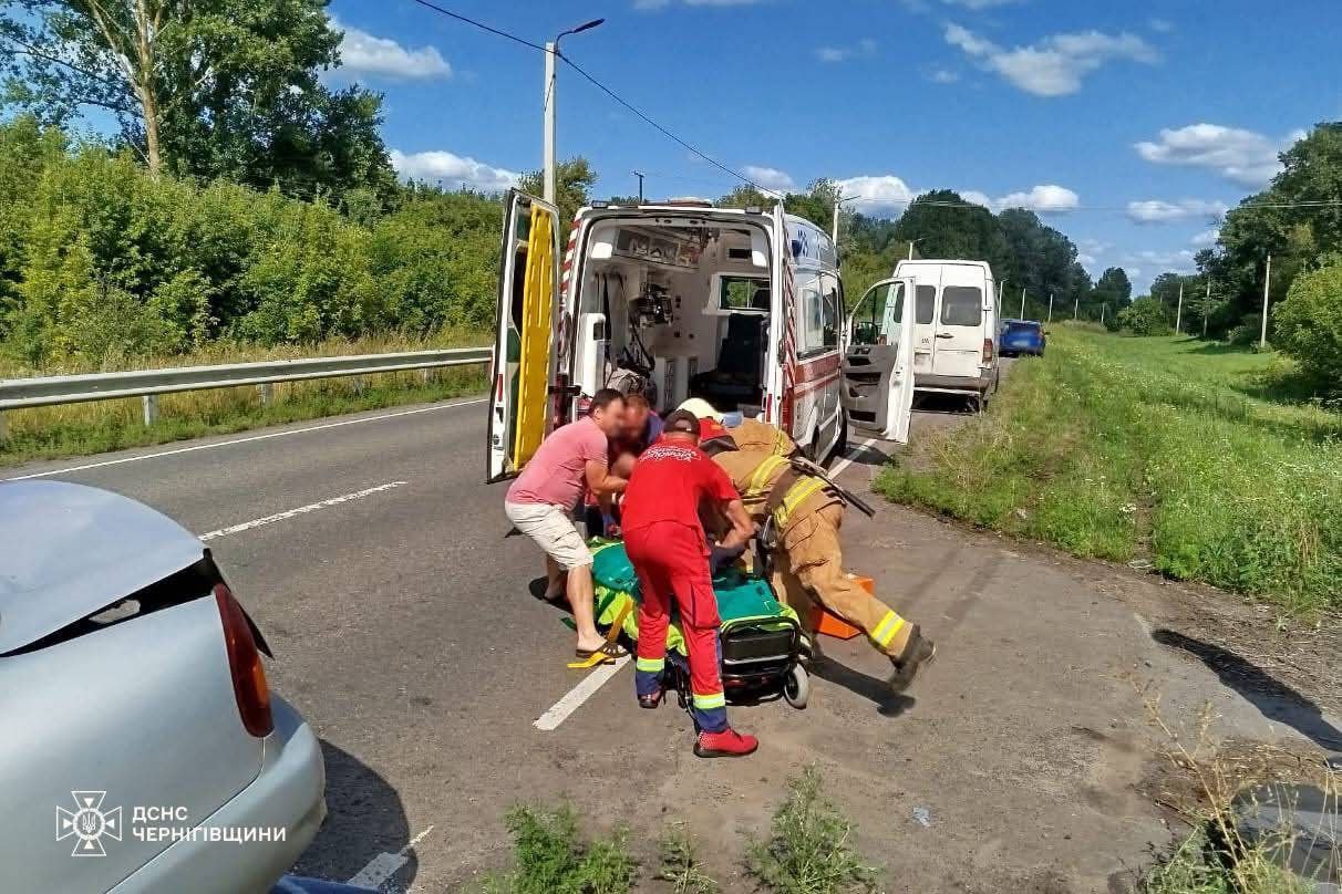 На Чернігівщині водій Lanos заснув за кермом — одна людина загинула