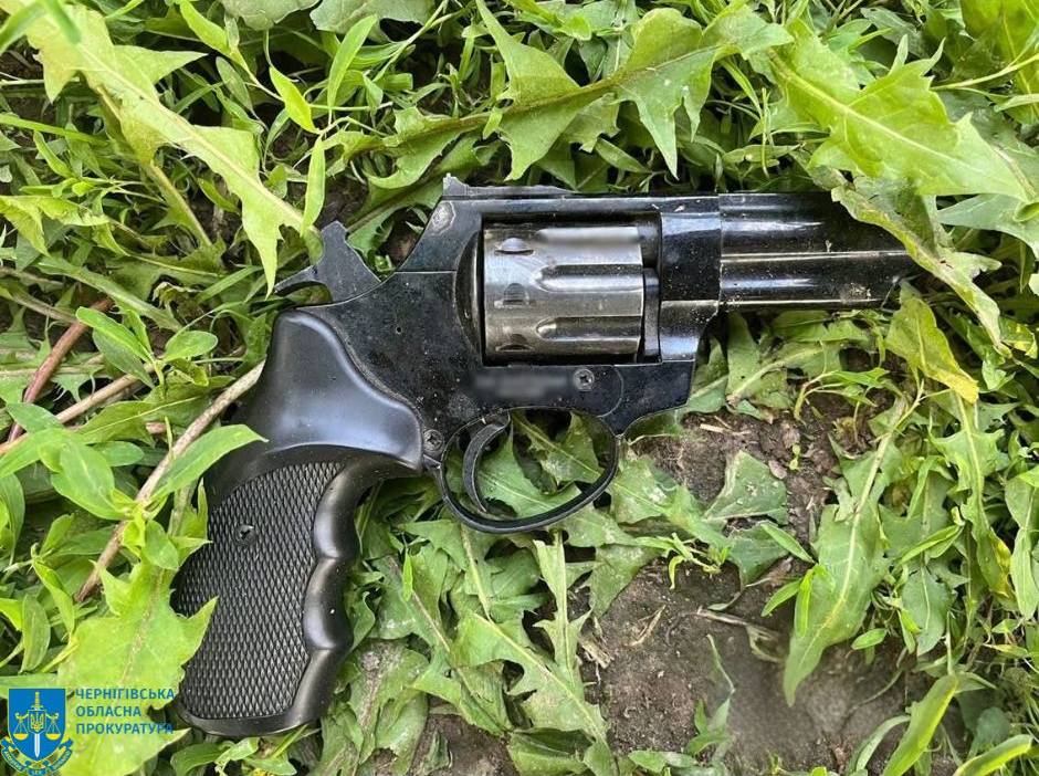 У Чернігові судитимуть чоловіка, який обікрав базу відпочинку та погрожував поліцейським гранатою