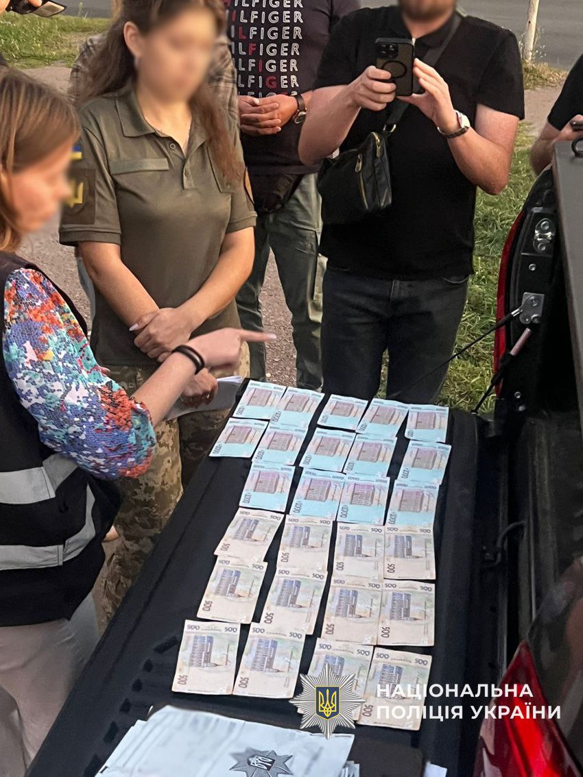 На Чернігівщині співробітницю ТЦК затримали за хабар у 20 тисяч гривень