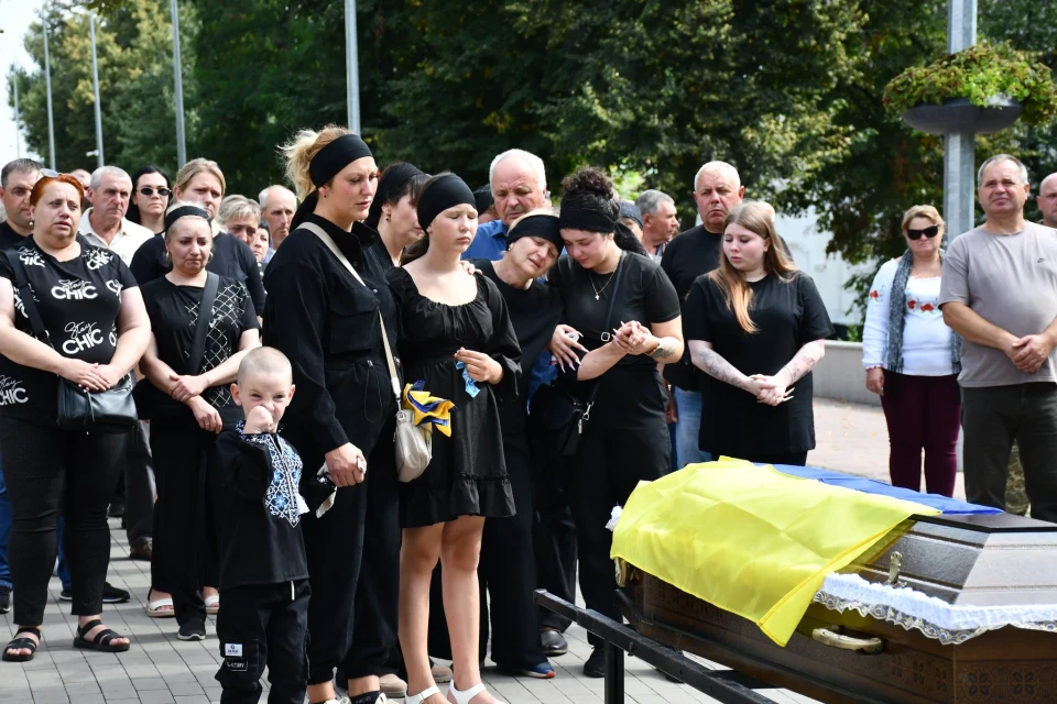 Прощання із Олександром Іщенком у Ніжині