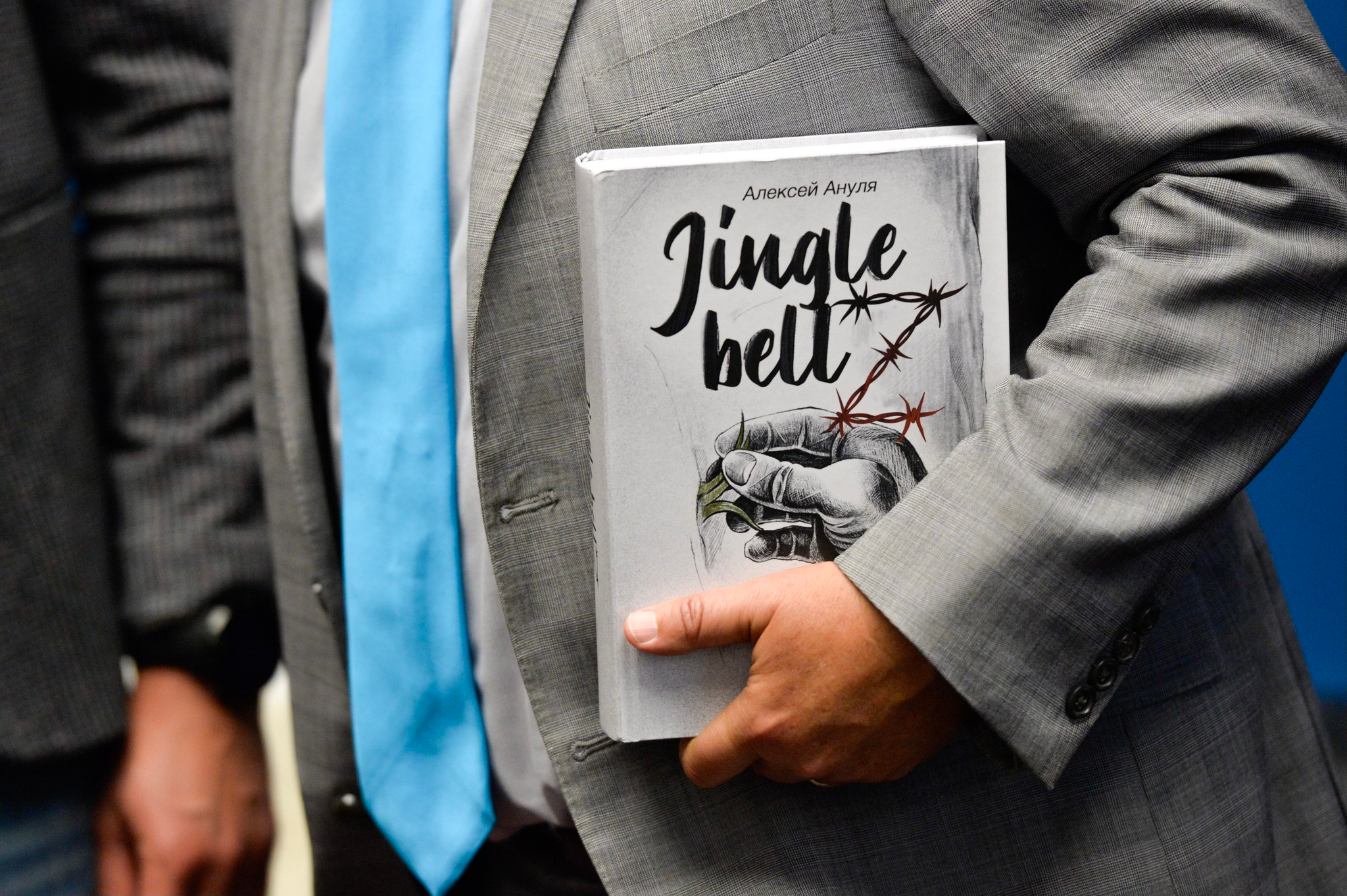 Колишній військовополонений з Чернігова подарував свою книгу конгресмену зі США