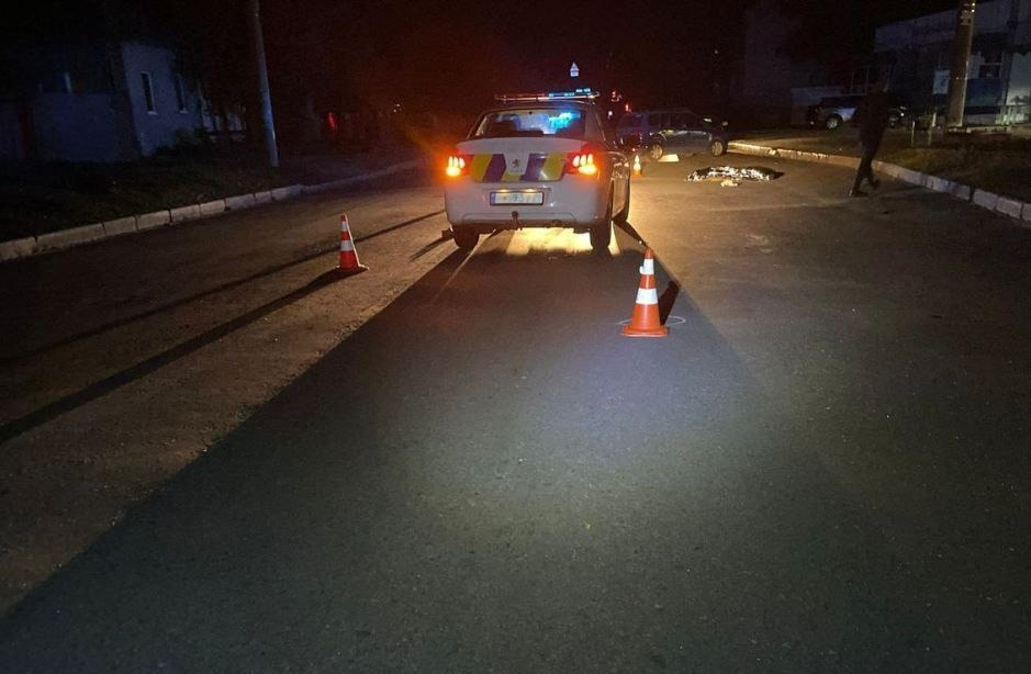 У Чернігові поліцейський збив на смерть пішохода: загиблий – військовий