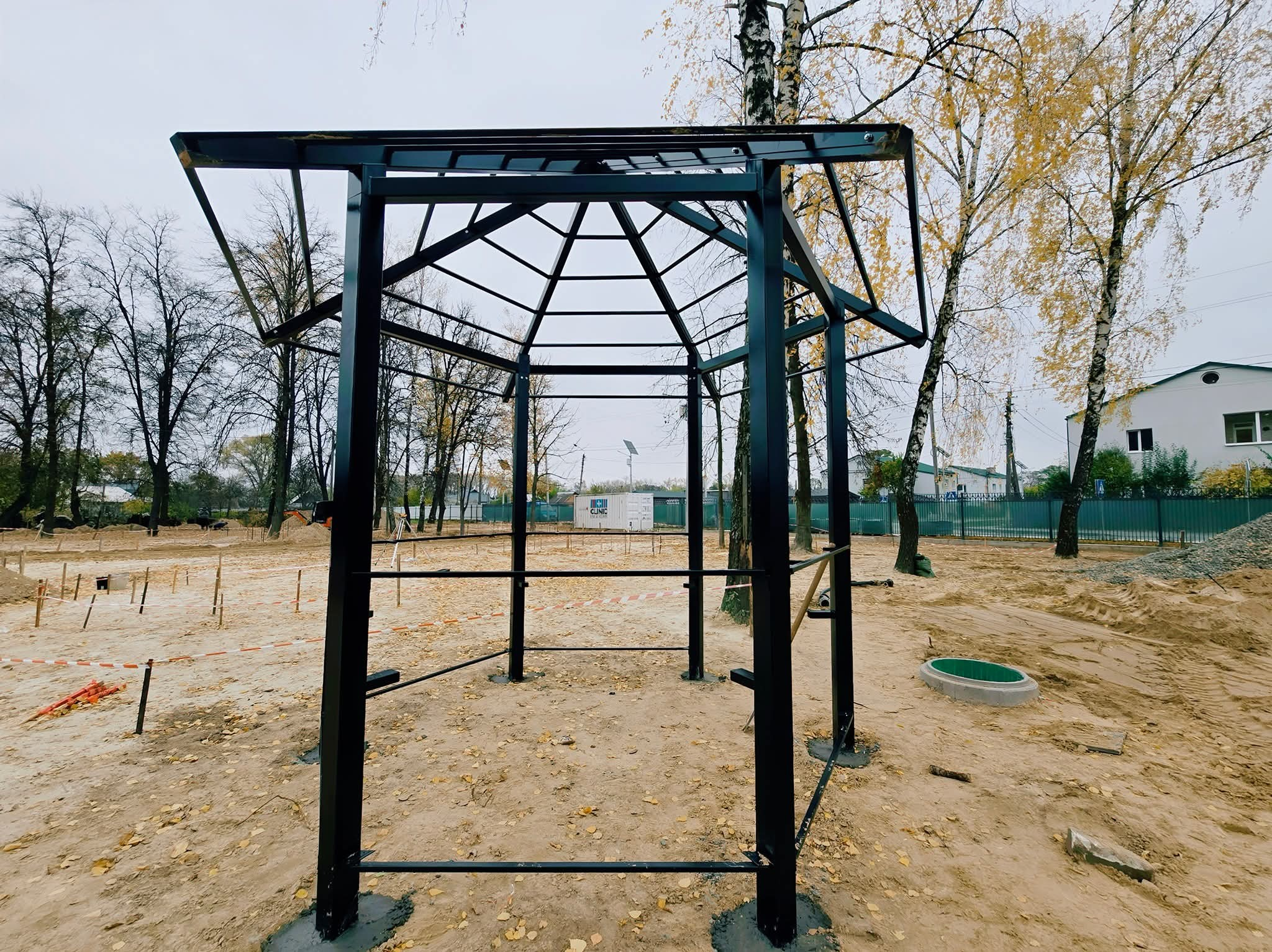 Замість зруйнованого сільського клубу - Центр розвитку громади: у мережі показали, як подовжує відбудовуватися Ягідне