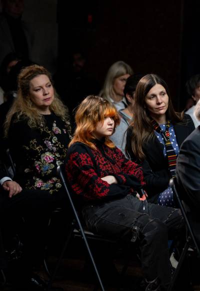 Юлія Гриценко (у червоно-чорній вишиванці) на зустрічі з Президентом